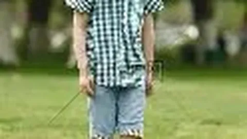 2018年选秀第九顺位新秀加盟勇士，签下一季短期合同，上赛季场均得分达7分